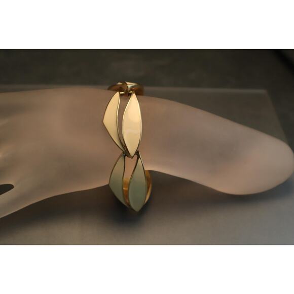 Vintage Trifari Enamel Link Bracelet Creamy White - Picture 5 of 5